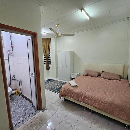 Ruhani Homestay 3 Kb - 4 Bedroom Fully Airconditioned With Wifi & Netflix Kota Bharu Esterno foto