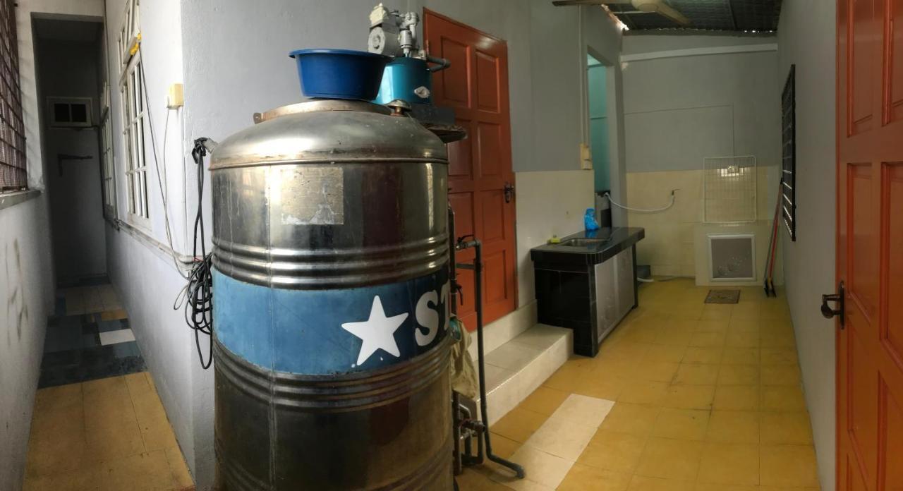 Ruhani Homestay 3 Kb - 4 Bedroom Fully Airconditioned With Wifi & Netflix Kota Bharu Esterno foto