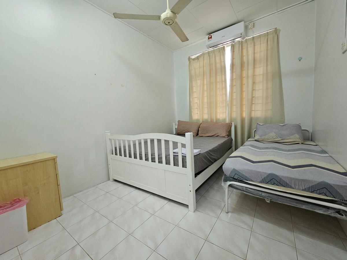 Ruhani Homestay 3 Kb - 4 Bedroom Fully Airconditioned With Wifi & Netflix Kota Bharu Esterno foto