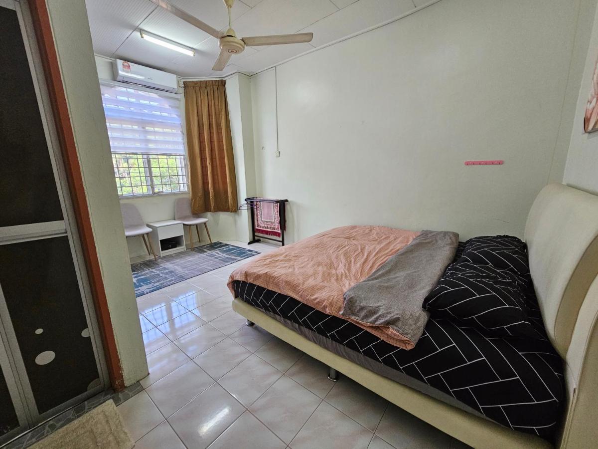 Ruhani Homestay 3 Kb - 4 Bedroom Fully Airconditioned With Wifi & Netflix Kota Bharu Esterno foto