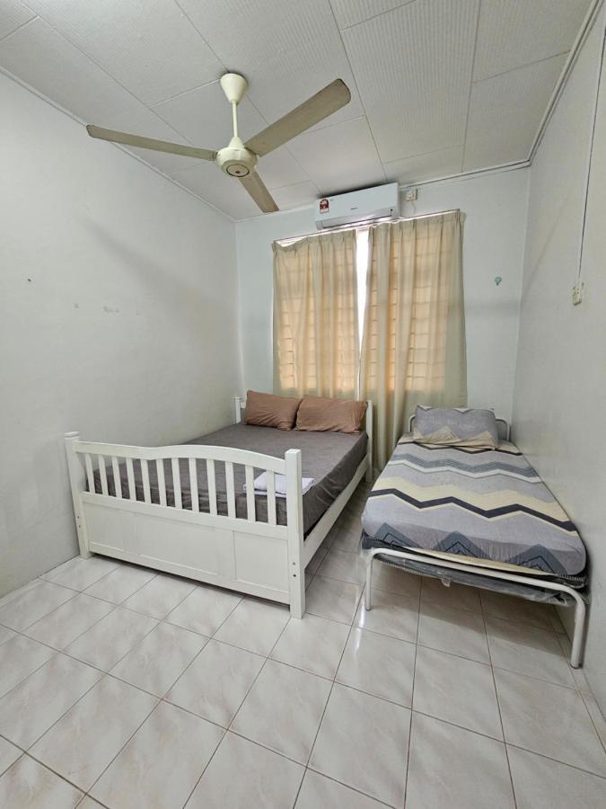 Ruhani Homestay 3 Kb - 4 Bedroom Fully Airconditioned With Wifi & Netflix Kota Bharu Esterno foto