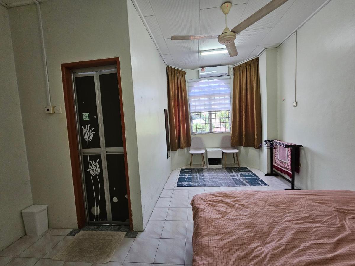 Ruhani Homestay 3 Kb - 4 Bedroom Fully Airconditioned With Wifi & Netflix Kota Bharu Esterno foto