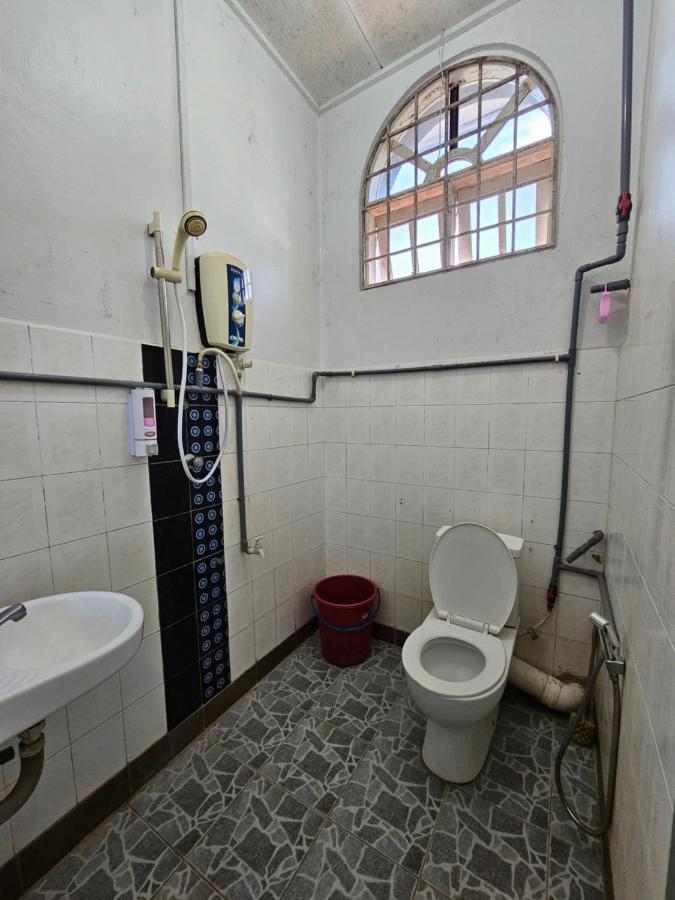 Ruhani Homestay 3 Kb - 4 Bedroom Fully Airconditioned With Wifi & Netflix Kota Bharu Esterno foto