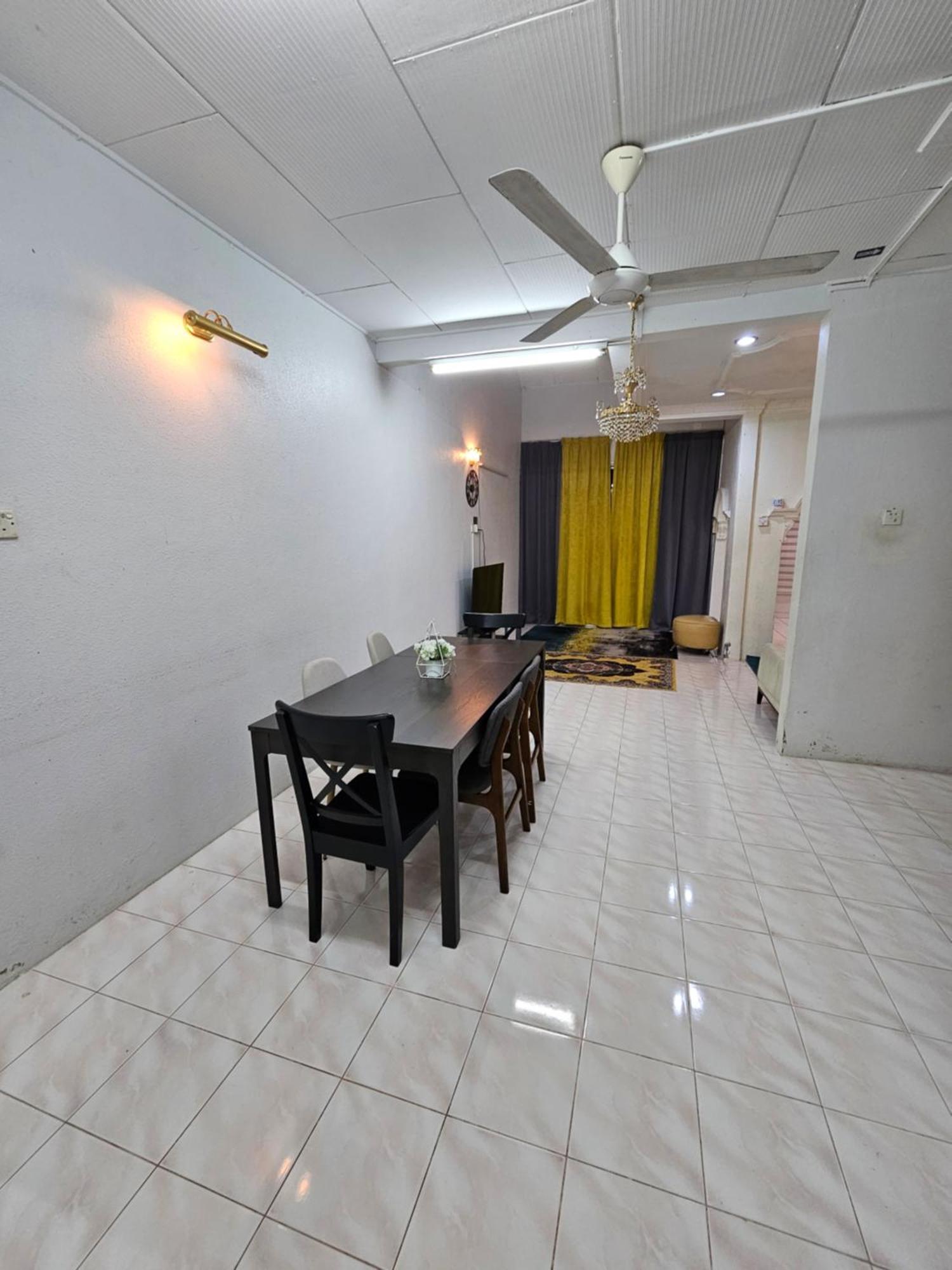 Ruhani Homestay 3 Kb - 4 Bedroom Fully Airconditioned With Wifi & Netflix Kota Bharu Esterno foto